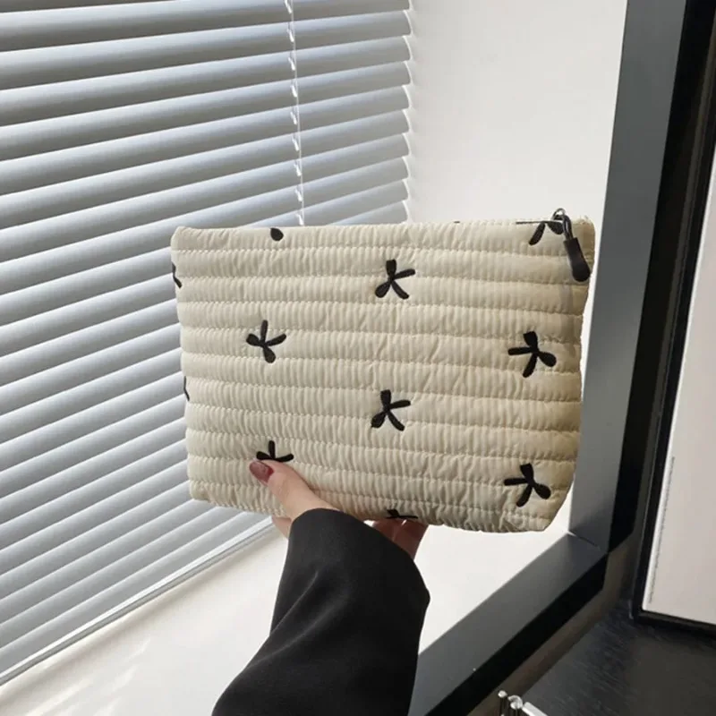 Embroidery Bag - 귀여운 디자인의 지퍼형 화장품 가방, 넉넉한